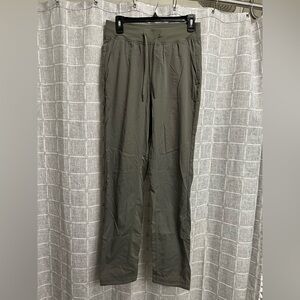 Lululemon Men’s Lightweight Twill Classic Fit Pants Grey Sage